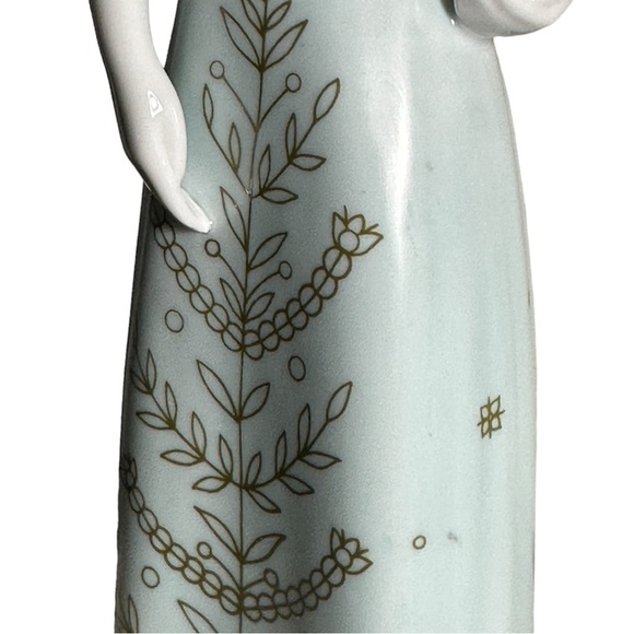 Hollohaza Hungarian Vintage Porcelain Waterbearer Woman Figurine - Picture 5 of 11